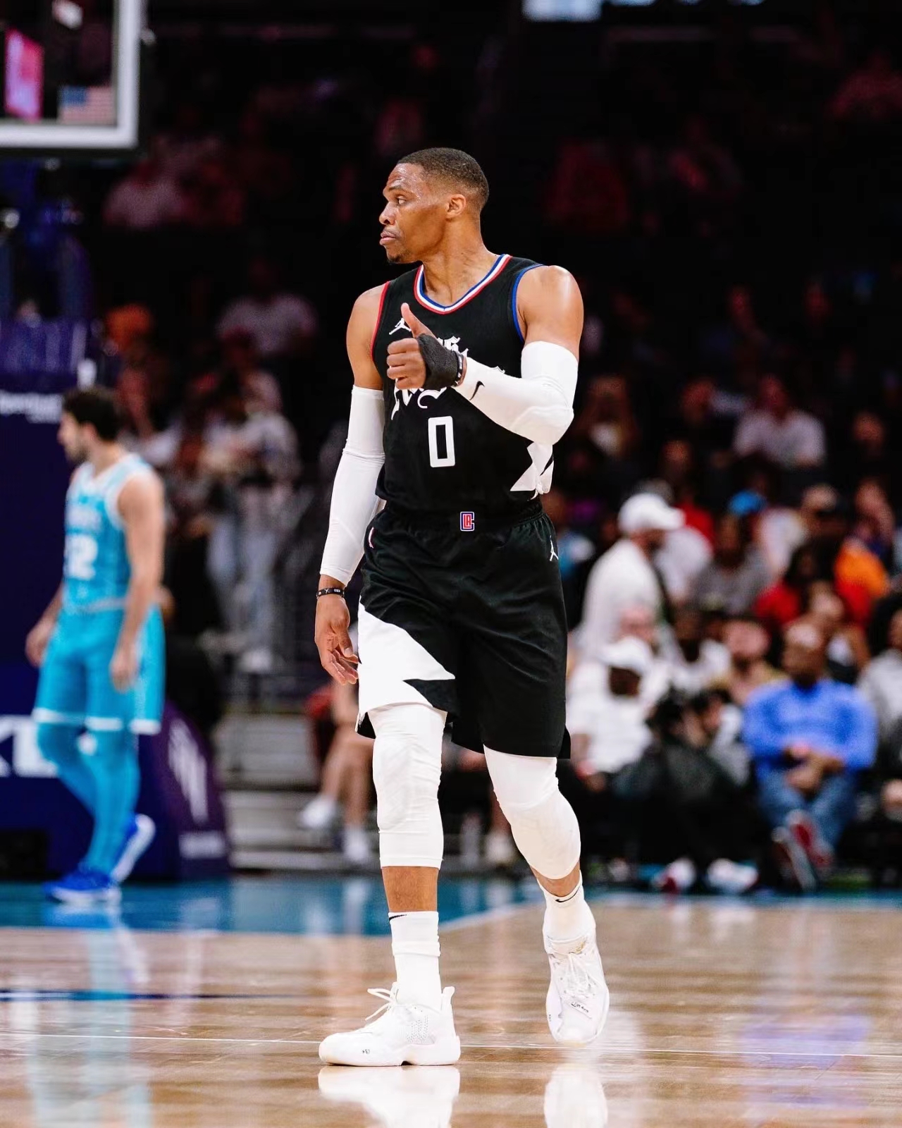 关于独行侠轻取墨西哥男篮，威斯布鲁克高光表现的信息