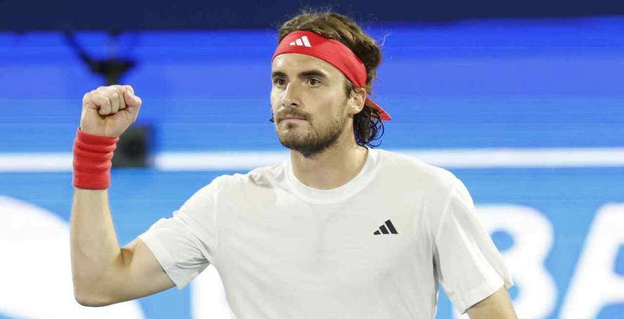 法国网球队鏖战英国网球队，西西帕斯完成帽子戏法