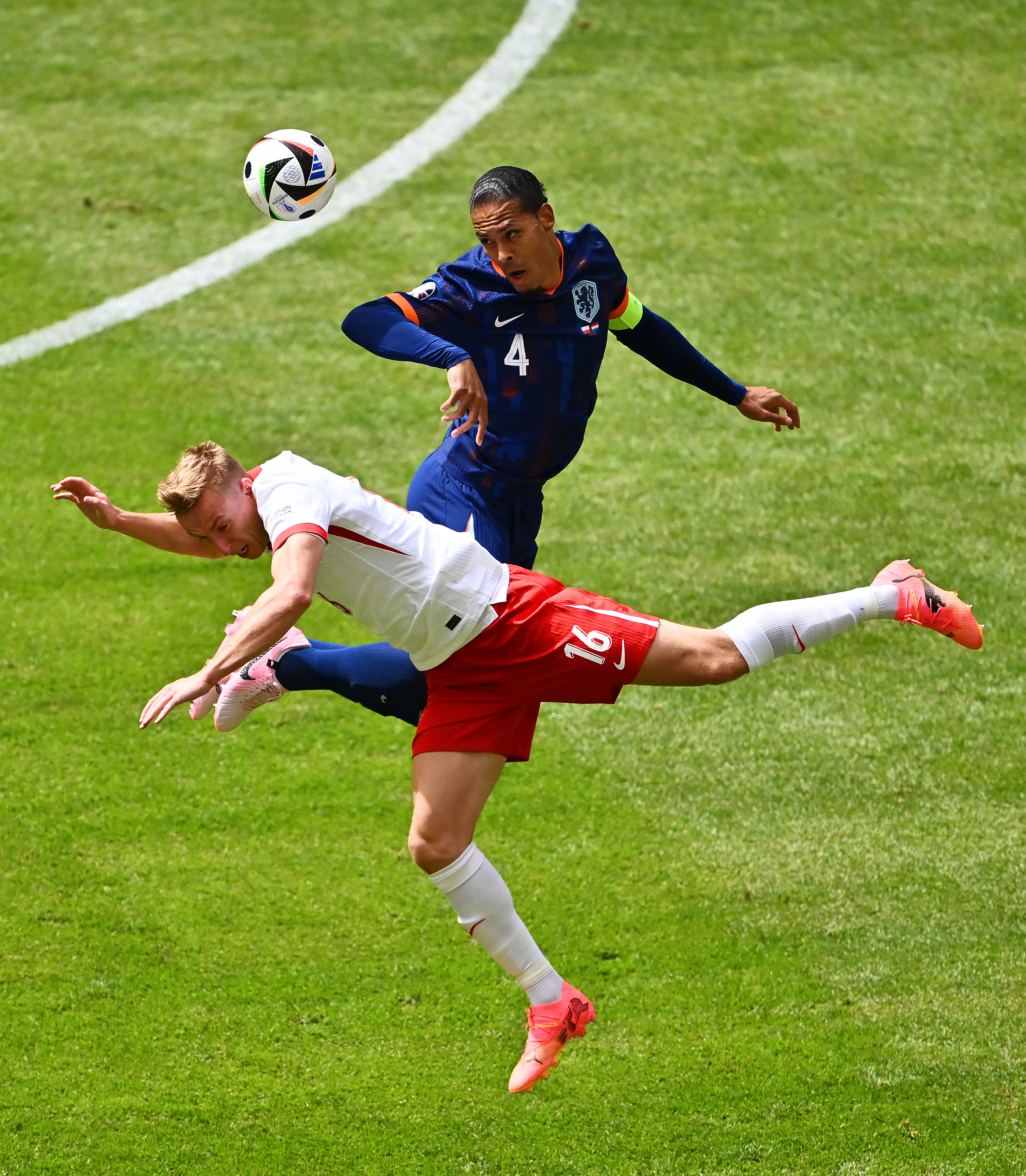 PG游戏下载-瑞典战胜波兰挺进欧洲杯八强赛