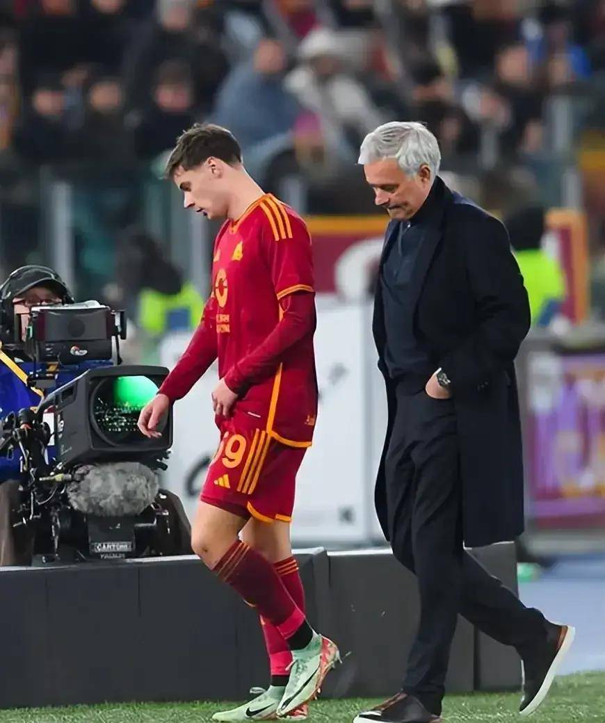 包含佛罗伦萨客场战平，球队表现稳定！的词条