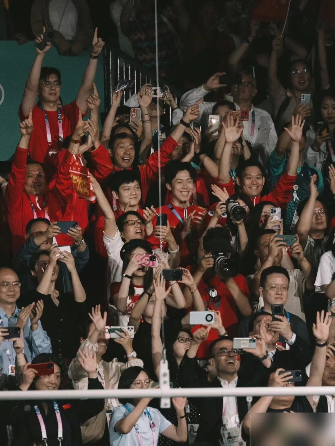 体育巨头公开互动，球迷热议不断的简单介绍