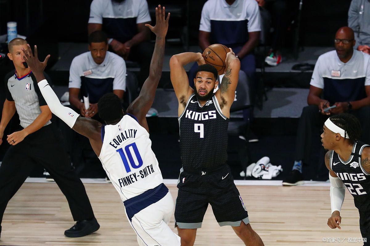 76人鏖战马刺，塔图姆统治全场