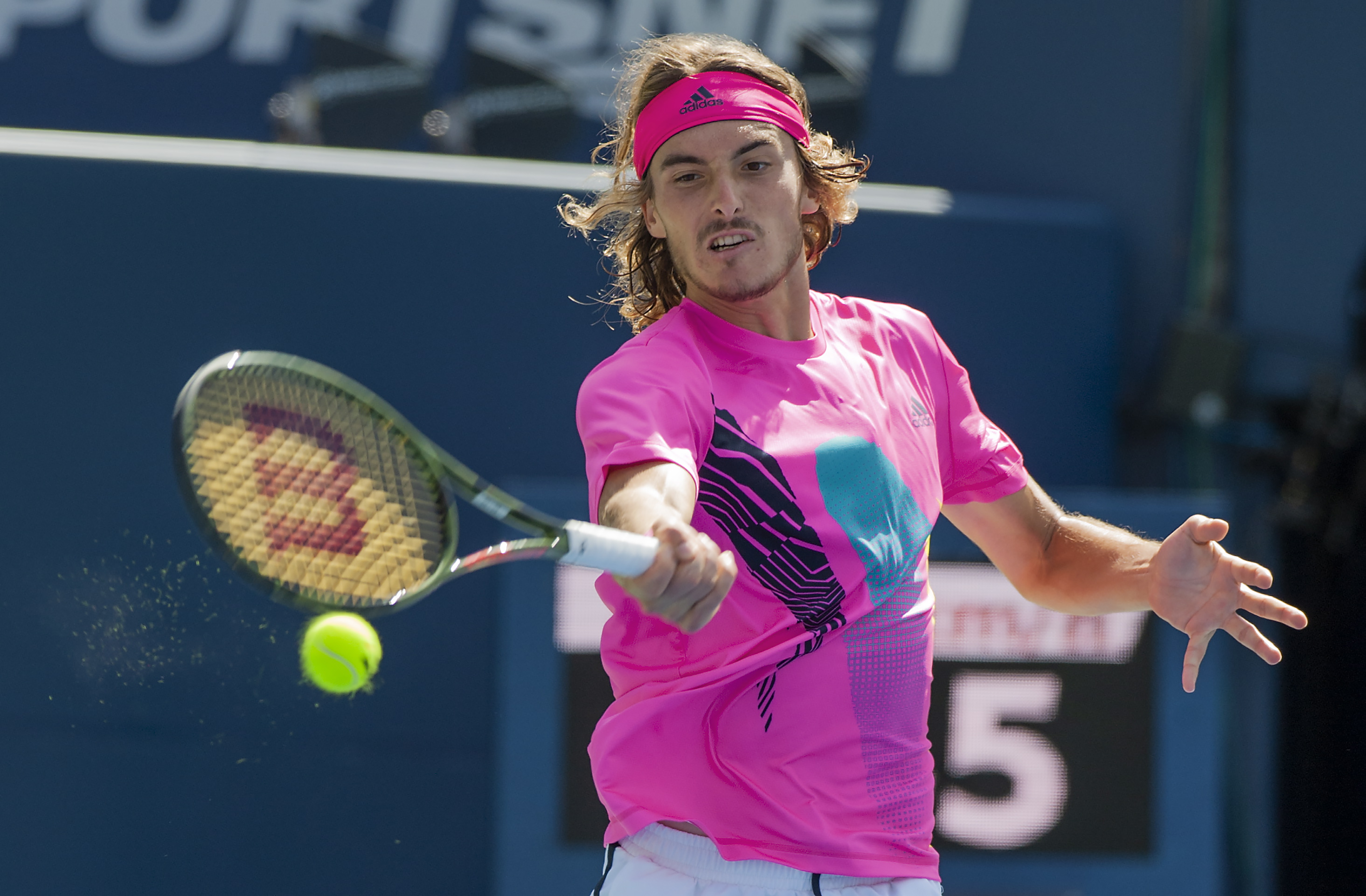 关于英国网球队翻盘日本网球队，西西帕斯打破历史纪录的信息