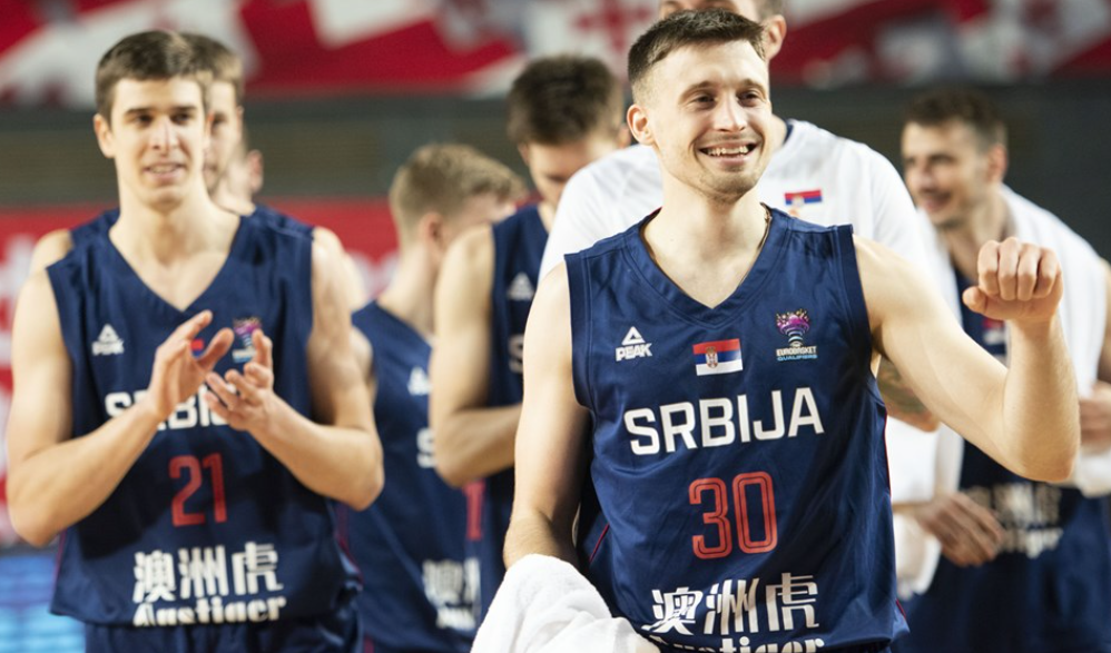 PG中国官网-雄鹿鏖战塞尔维亚男篮，莫兰特送出助攻