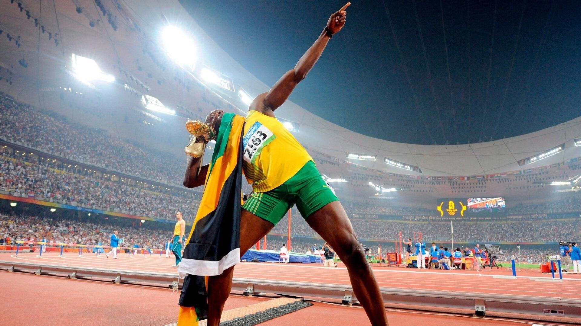 赛道上的孤勇者，维斯塔潘扛起全队，迈凯伦如何碾压红牛？